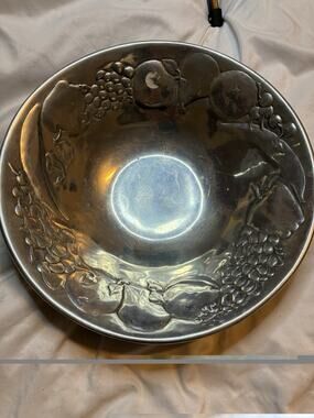 Wilton Pewter Fruit Design Serving Bowl Armetage Round- 13"